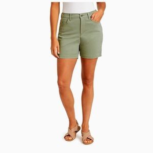 NEW Women's Gloria Vanderbilt Amanda Shorts Sage Green Size 14 Comfort Stretch